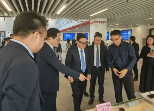 思特顺携手灵伴科技亮相广东省 “百千万工程” 数字化应用创新中心，AI 智能体 + 智能眼镜硬核出圈获领导盛赞